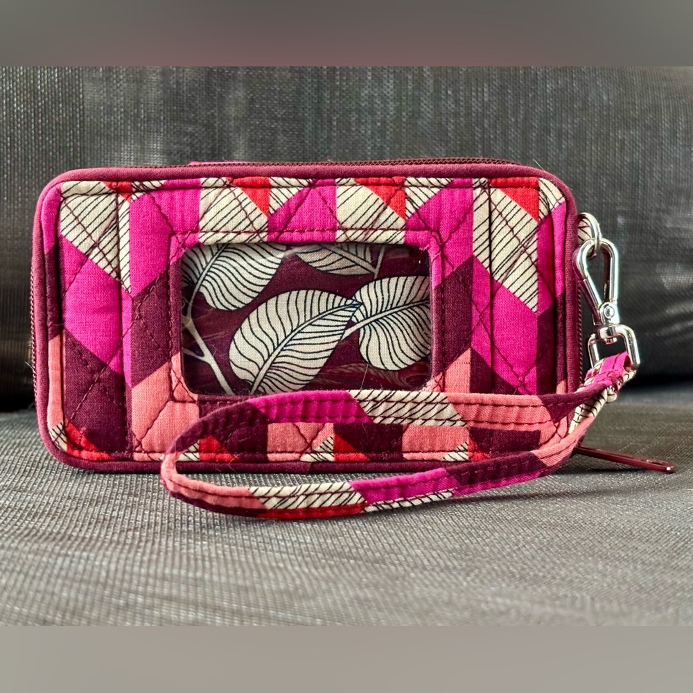 🎈2/$40, 3/$50🔶 VERA BRADLEY NWOT quilted Geometric Patterned Wristlet/Wallet - Picture 2 of 16